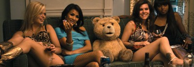 TED Mark Wahlberg, Mila Kunis, Joel McHale, Giovanni Ribisi, Patrick Warburton, Matt Walsh, Jessica Barth, Bill Smitrovich, Laura Vandervoort, Sam J. Jones, Ryan Reynolds, Seth MacFarlane, Sam Jones