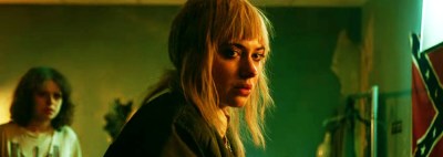 green-room-confederate-flag-pout-bomber-jacket-anton-yelchin-alia-shawkat-joe-cole-callum-turner-imogen-poots-patrick-stewart-macon-blair-mark-webber-kai-lennox-eric-edelstein-samuel-summer