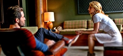 the-girl-on-the-train-therapist-emily-blunt-rebecca-ferguson-haley-bennett-justin-theroux-luke-evans-allison-janney-edgar-ramirez-lisa-kudrow-laura-prepon-tate-taylor